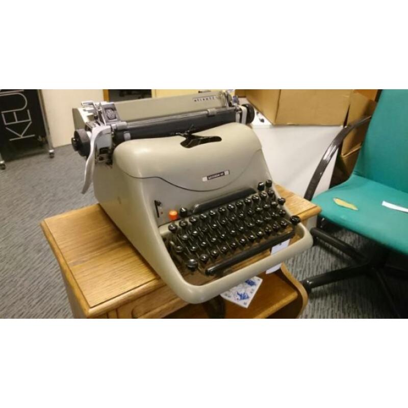 OLIVETTI LEXIKON 80 vintage typemachine schrijfmachine