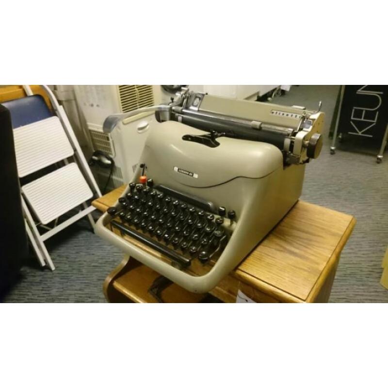 OLIVETTI LEXIKON 80 vintage typemachine schrijfmachine