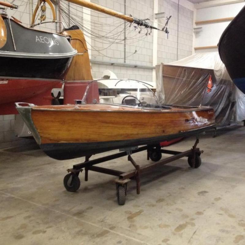 Prachtige, klassieke, houten Deense speedboot grachtenboot