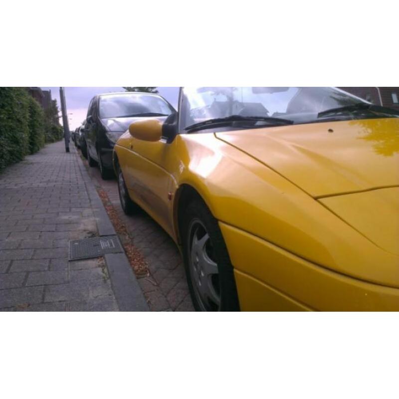 2 x Lotus Elan 1.6 SE Turbo U9 1991 Geel en1994 wit