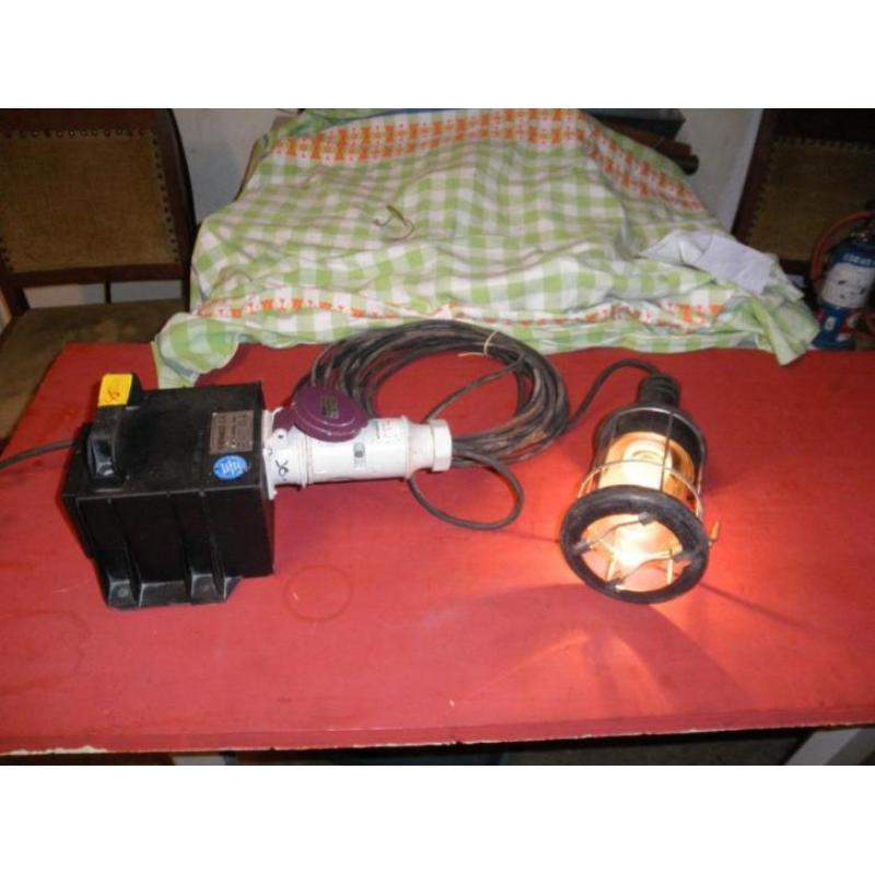 Te koop: Veiligsheidstrafo 24 volt met looplamp