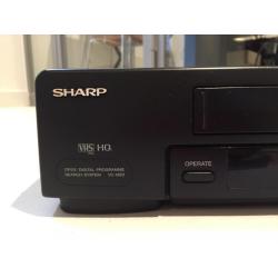 Videorecorder van Sharp inclusief afstandsbediening