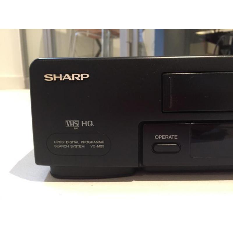 Videorecorder van Sharp inclusief afstandsbediening