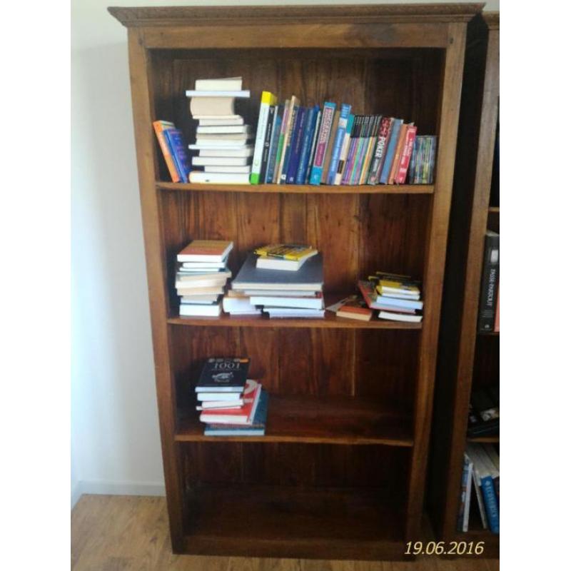 Twee mahonie boekenkasten