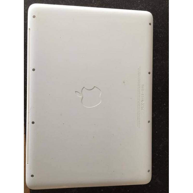 Macbook white 13inch 2010 met SSD