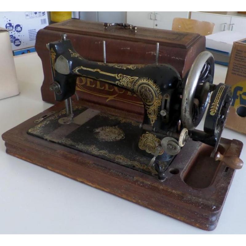Selecta naaimachine oude handnaaimachine brocante