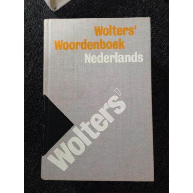 Wolters Nederlands woordenboek luxe model
