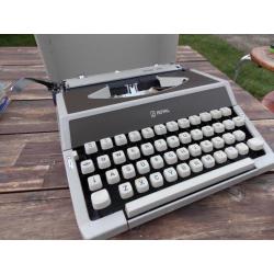 typemachine royal in opbergkoffer