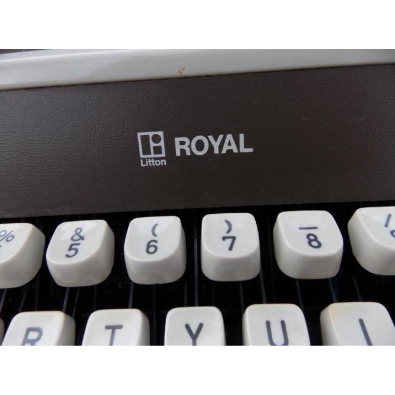 typemachine royal in opbergkoffer