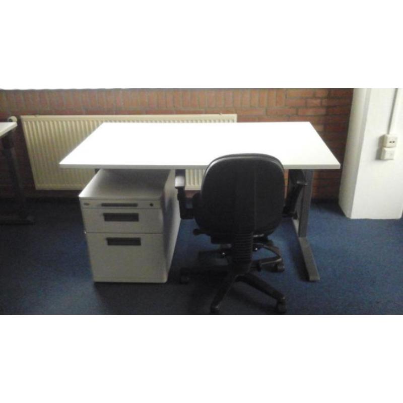 Gebruikt bureau ladeblok en bureaustoel van 185 voor 95 euro