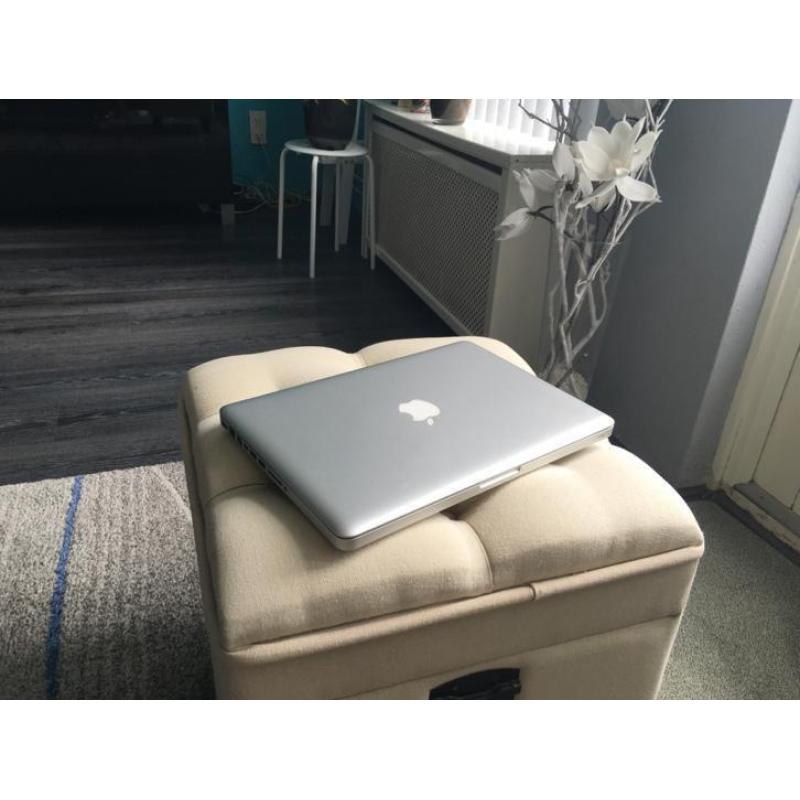 Apple MacBook Pro 13,3 inch 2.5 GHz Intel Core i5 16 GB