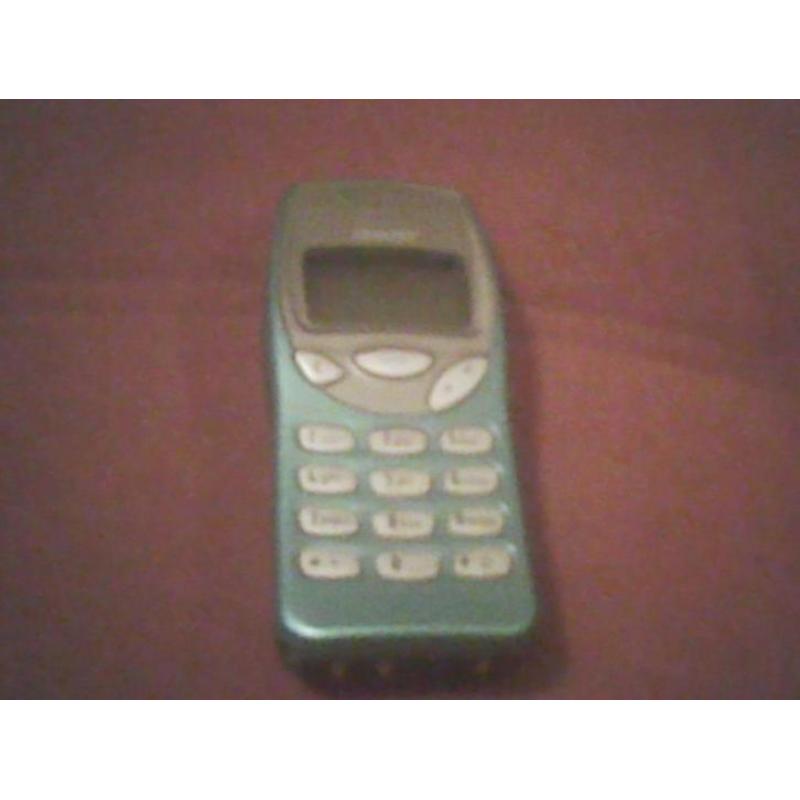 Nokia 3210 + 8 Nokia 3210 Covers