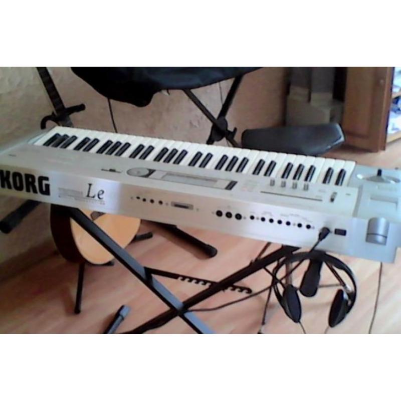 synthesizer Korg Triton le.61.