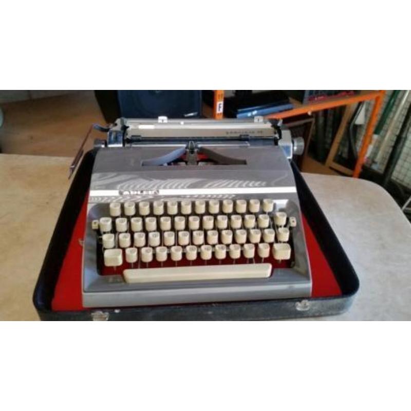 Adler typemachine