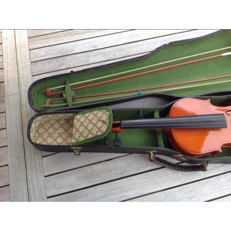 Als nieuwe viool, in leuke klassieke vioolkoffer.