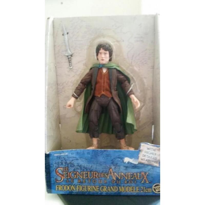 lord of the rings frodo modele 21 cm