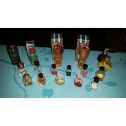 Verschillende mini parfumflesjes