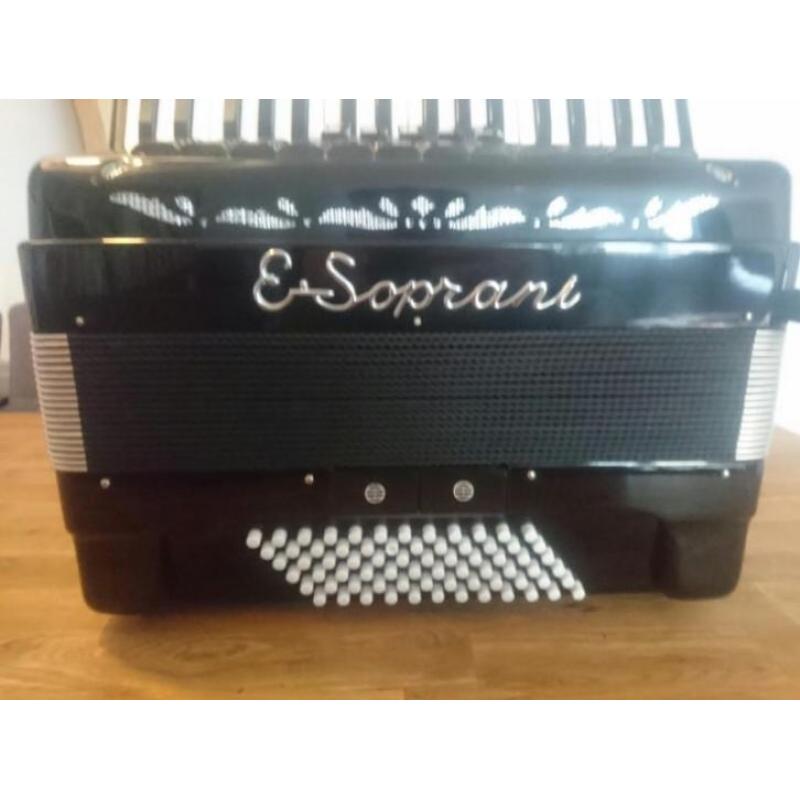 accordeon van: E soprani / 72 bas / origineel €1750,-