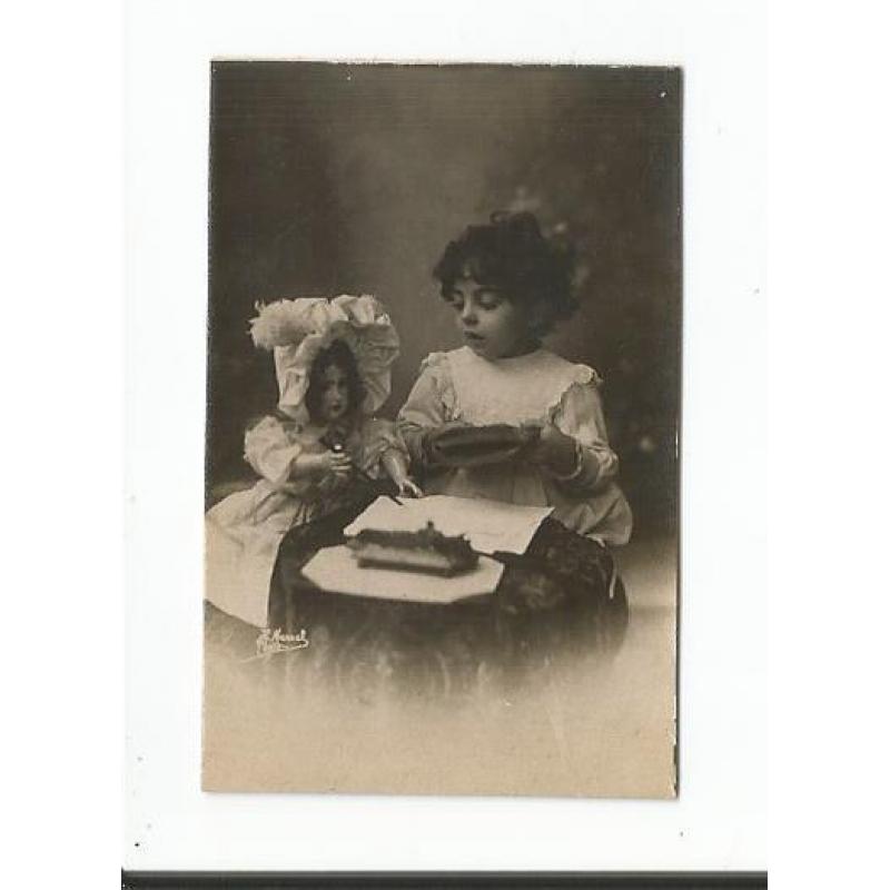 Nr. 34 : Oud klein fotootje : meisje, antieke pop, inktstel