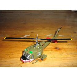 Bell uh-1c iroquois -huey- 174th ahc sharks -us army-1:72