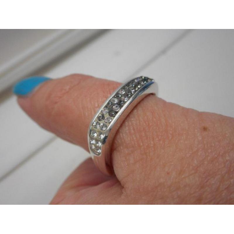 Zilveren massieve ring met steentjes vierkant model nr.1375