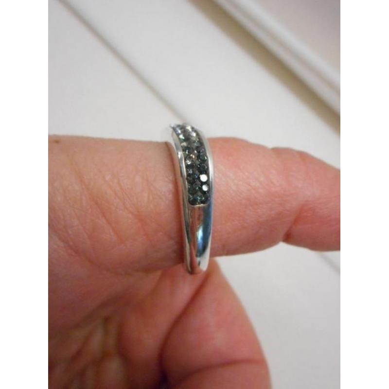 Zilveren massieve ring met steentjes vierkant model nr.1375