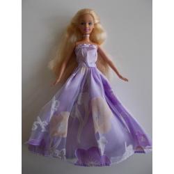 Barbie kleding jurken schoentjes meubels en veel Barbie's