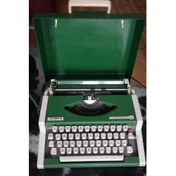 typemachine Olympia travelier de luxe jaren 60