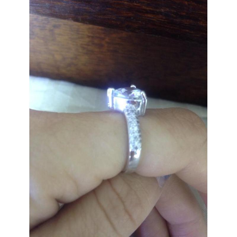 Zilveren ring met strass hartvorm