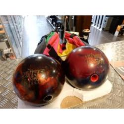 2 bowlingballen met draagtas
