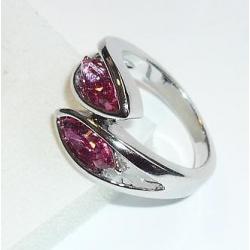 Ring, 18k witgoud verguld, twee roze kristallen, mt 18