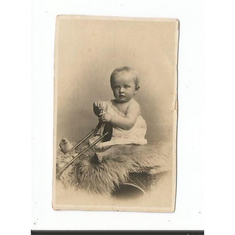 Nr. 985 : Oud klein zwartwit fotootje : baby