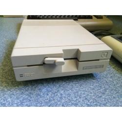 Commodore 64 met floppy drive en tape drive