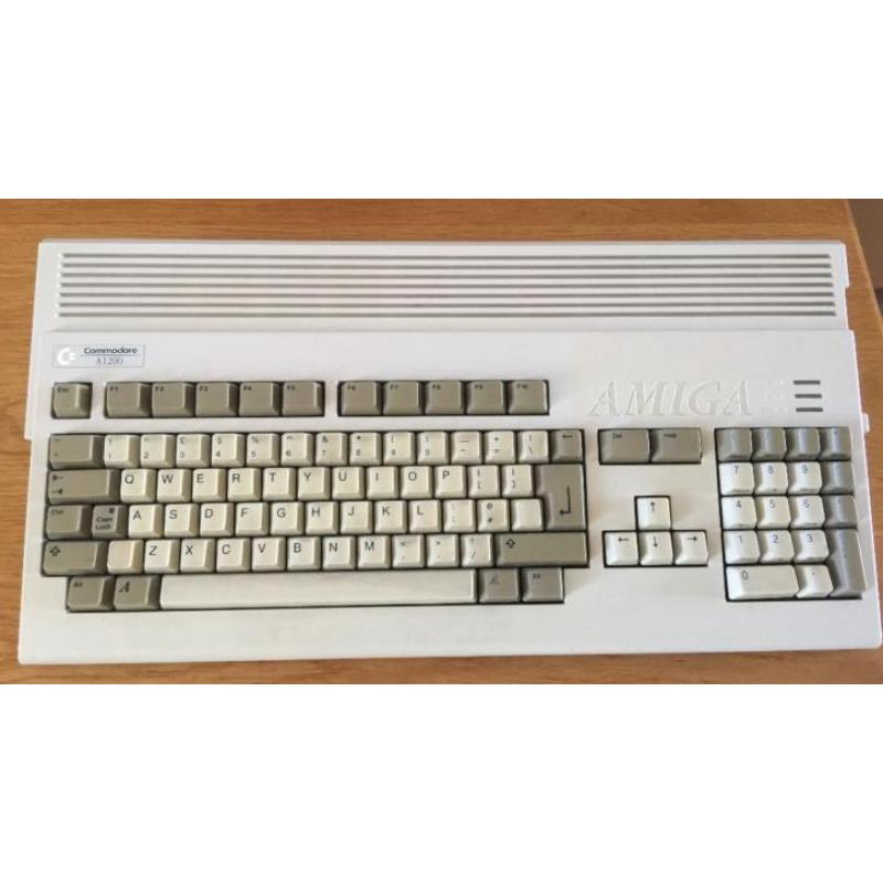 Amiga 1200 met Turbokaart, Scandoubler en diversen extra's