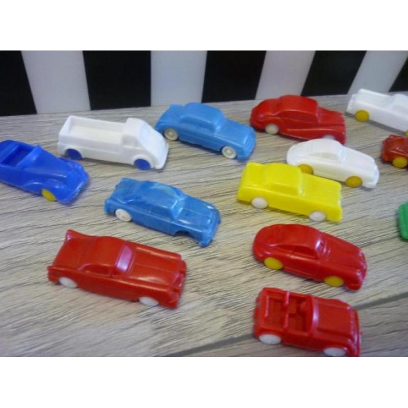 Kleine verzameling plastic autootjes