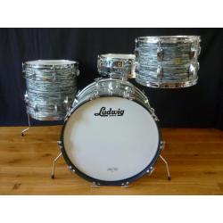 1966 Ludwig SuperClassic drumset 22"-13"-16" in Blue Oyster