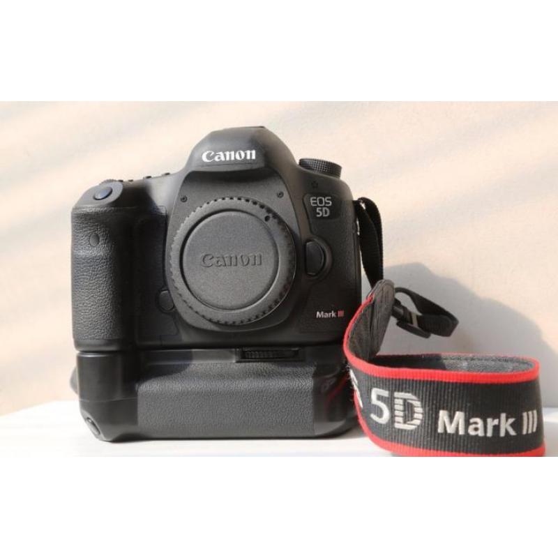 Canon Eos 5D MKIII body + grip, 8706 clicks, geheel compleet