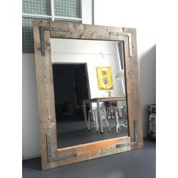 Grote robuuste Spiegel met houten omlijsting