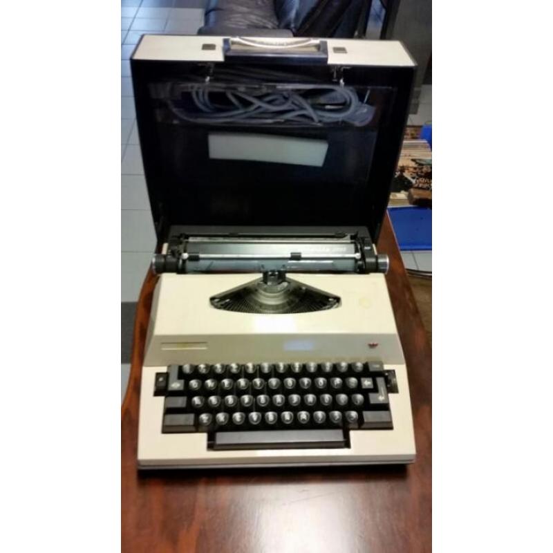 elektrisch vintage typemachine van Adler