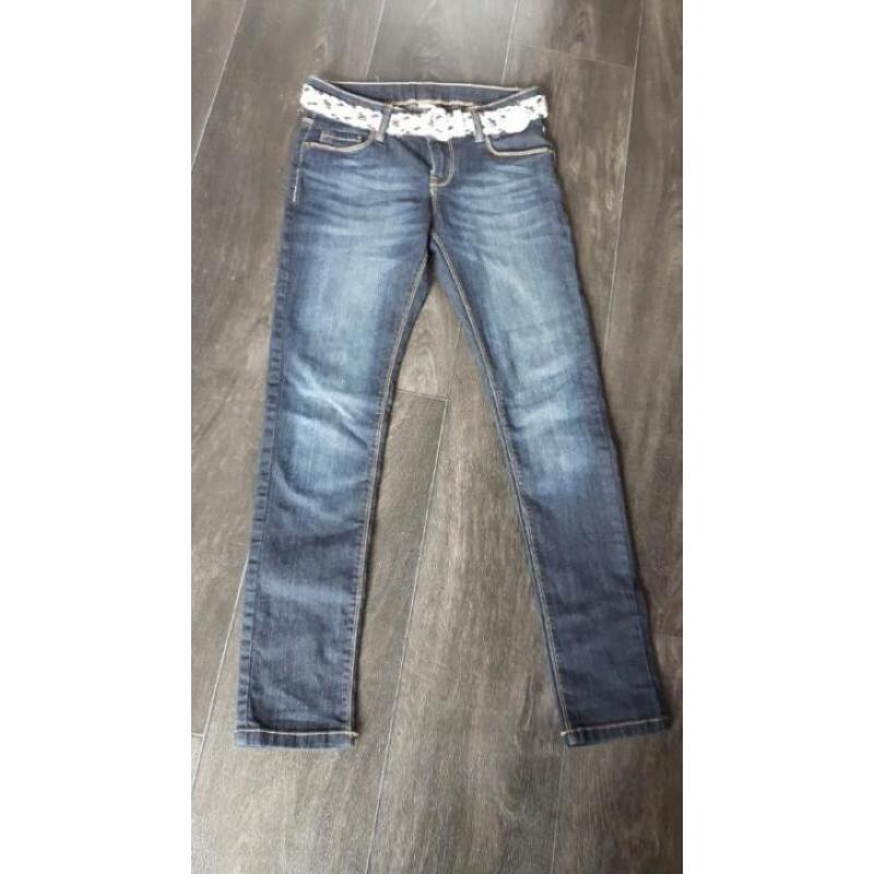 Donker blauwe spijkerbroek met riem - maat 146/152
