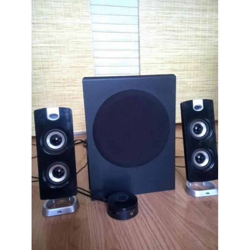 Luidsprekers / computer speakers (2 speakers + 1 subwoof)