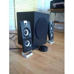 Luidsprekers / computer speakers (2 speakers + 1 subwoof)