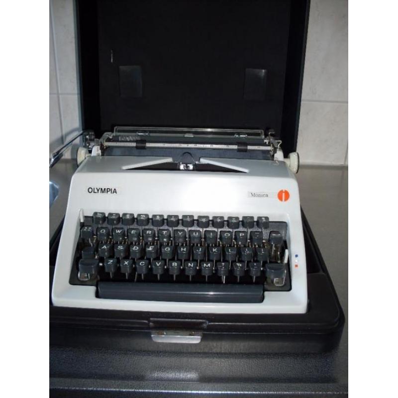 Te koop aangeboden: draagbare typemachine
