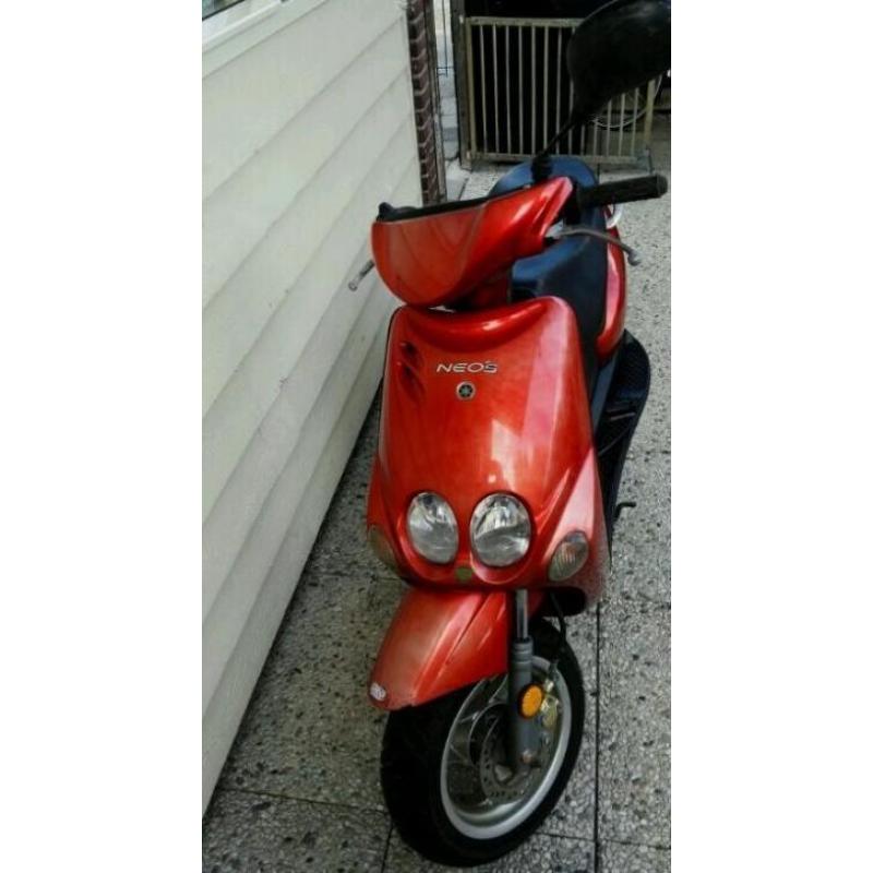 Yamaha Neos Snor scooter