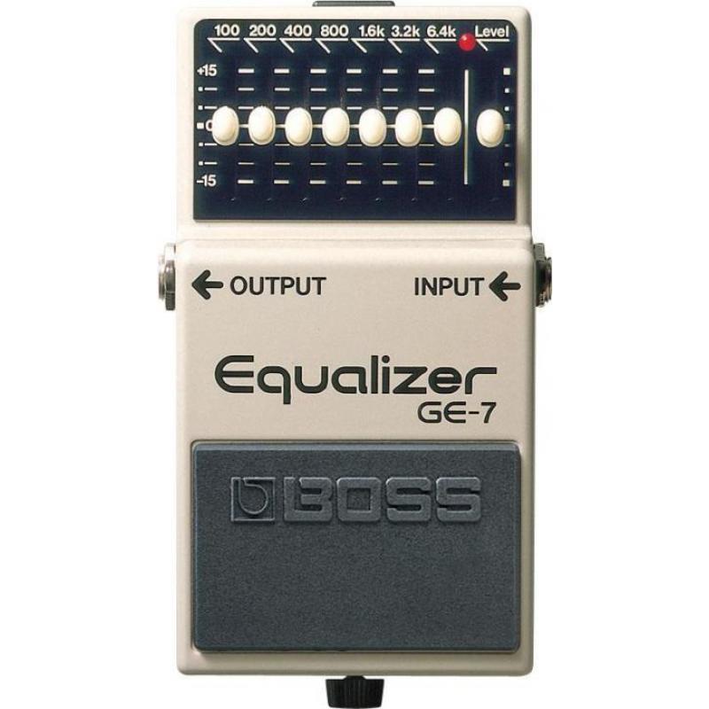 boss pedaal (delay, equalizer, wahwah).