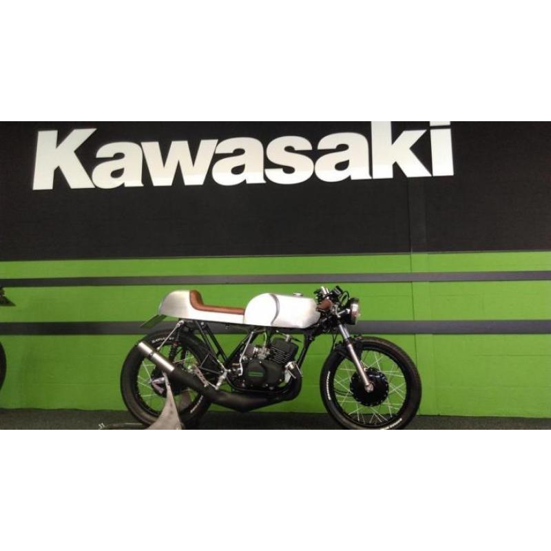 Caferacer Kawasaki S1 met 350 cc tweetakt motor