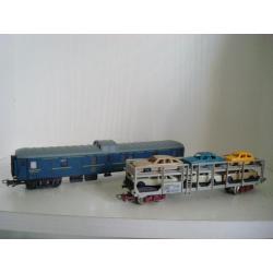 Vintage verzameling treinen en treinhuisjes enz.