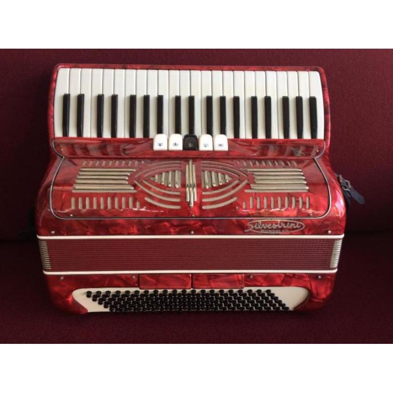 Goede italiaanse Silvestrini accordeon . 120 bas . Musette!