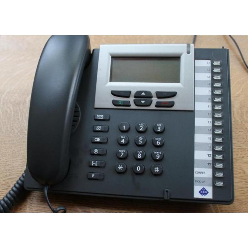 KPN Telefooncentrale met vier telefoontoestellen (ISDN)