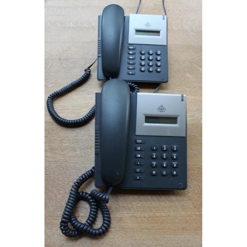 KPN Telefooncentrale met vier telefoontoestellen (ISDN)